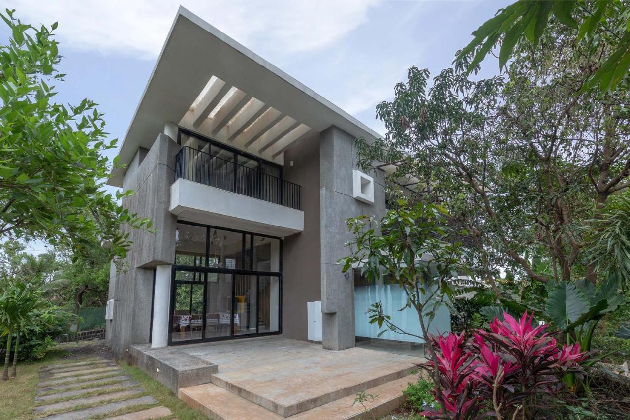 Villa Foresta By Stayvista With Modern Decor, Swimming Pool & Expansive Lawn For A Perfect Escape Lonavla Exterior foto